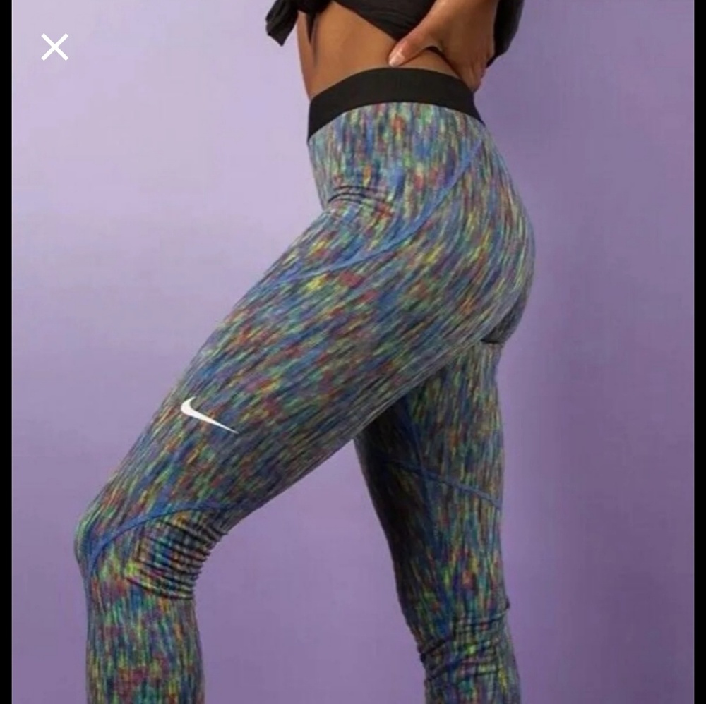 Nike size Small Hyperwarm legging
